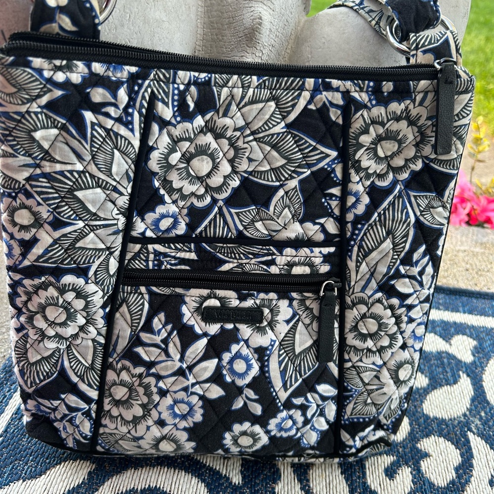 NWOT Vera Bradley Black and White Floral Quilted Shoulder Bag